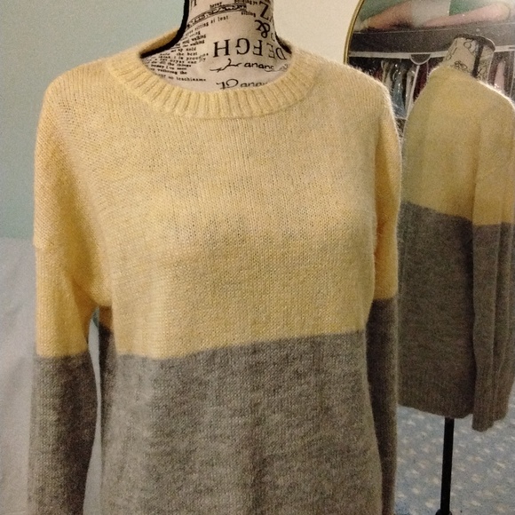 Women's NWOT Gap Yellow/gray  Mohair/acrylic oversized sweater size XS - Picture 2 of 4